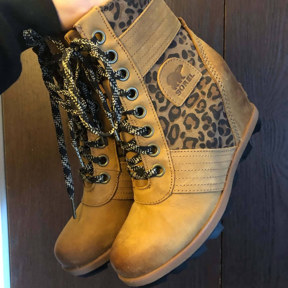 *RARE* Sorel Lexie leopard wedge/boot 7